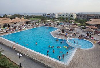 Hotel, Akti Beach Club