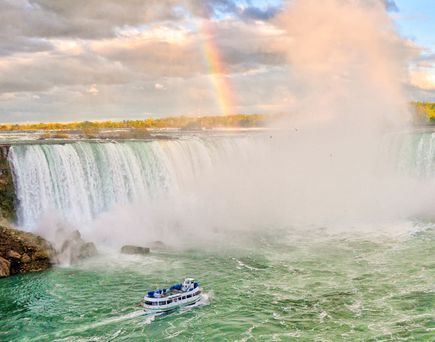 Camper Kanada Wohnmobil Reise Ausflugsboot an den Niagara Fällen