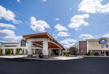 Hotel, Days Inn & Suites by Wyndham Rochester Hills MI