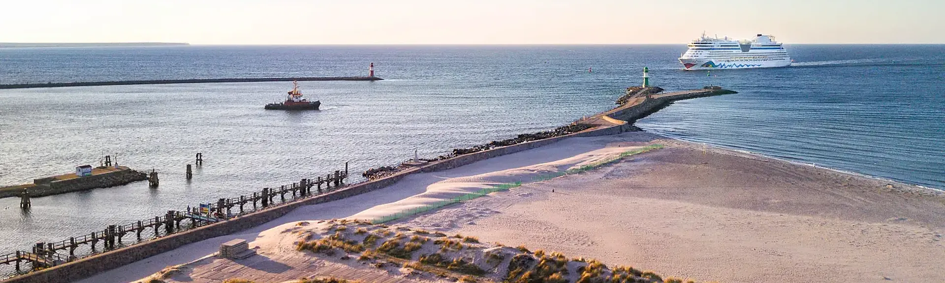 Warnemünde mit AIDA schiff