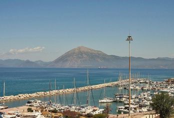 Hotel, Moxy Patra Marina