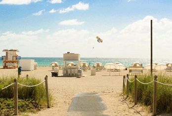 Hotel, Hotel Breakwater South Beach