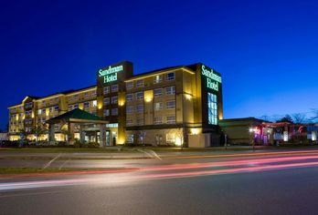 Hotel, Sandman Hotel & Suites Vancouver Airport