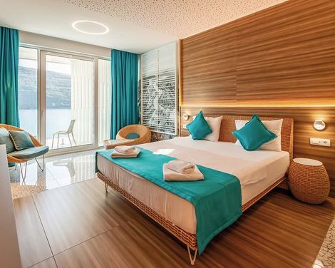 Carine Hotel Kumbor-4