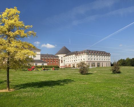 Grand Magic Hotel-2