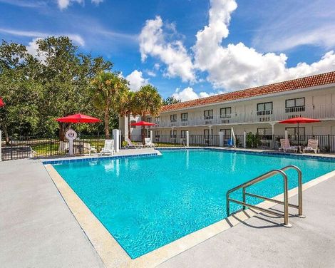 Travelodge by Wyndham Orlando Lake Buena Vista South-3