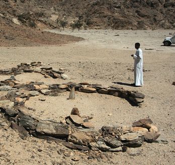 wadi el gimal Mann steht in der Wüste