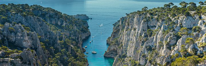 Blick auf die Küstenlandschaft Cassis.
