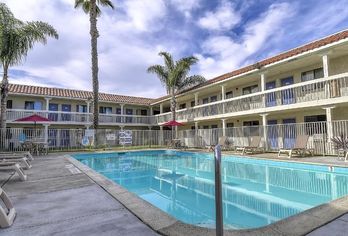 Hotel, Motel 6 Carlsbad, CA Beach