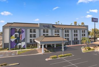 Spark by Hilton Bakersfield Central