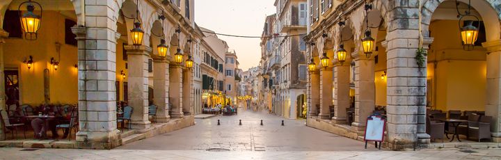 Blick in die Gassen der historischen Altstadt von Korfu-Stadt