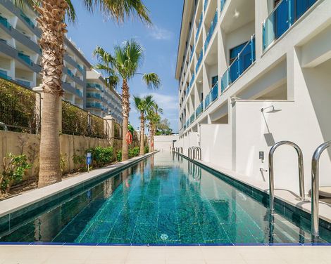 Commodore Elite Suites & Spa-0