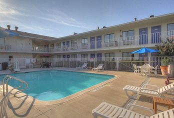 Hotel, Motel 6 San Antonio - Fiesta
