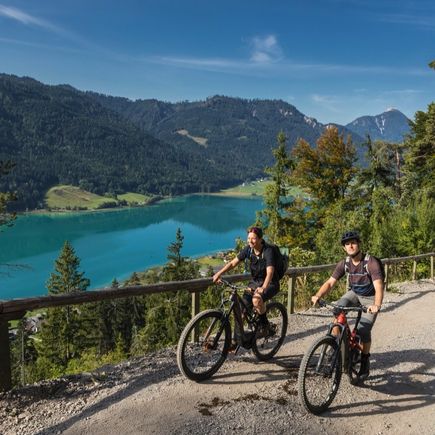 Fahrradfahrer am Weißensee