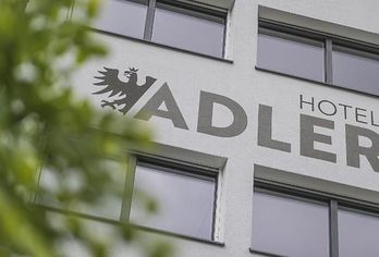 Hotel, Hotel Adler