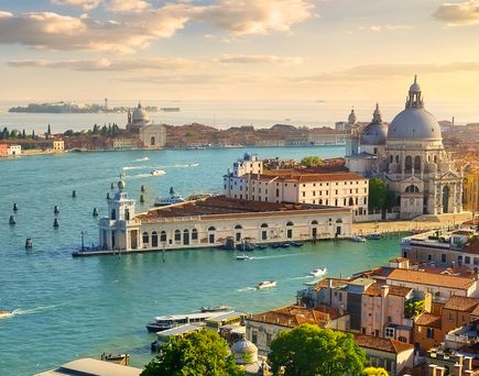 Venedig, Italien, mit dem Markusplatz und dem Campanile.
