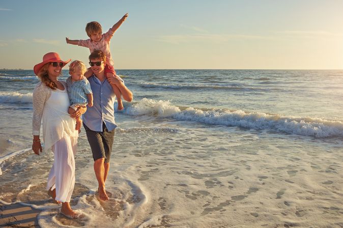 Glückliche Familie am Strand