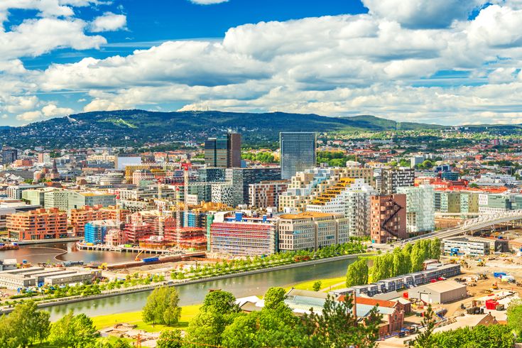 Wunderschönes Stadtbild von Oslo an einem Sommertag.
