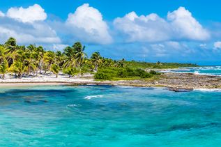 Blick auf einen Strand an der Costa Maya