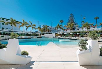 Hotel, Hotel Caserio