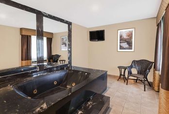 Hotel, Baymont by Wyndham Grand Rapids Airport