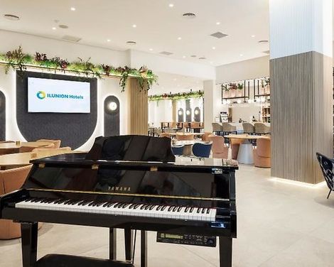 Hotel ILUNION Les Corts-3