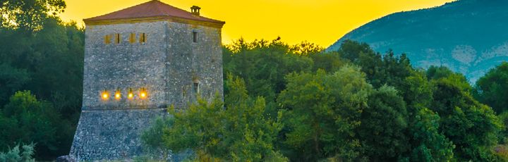 Turm am Butrint See
