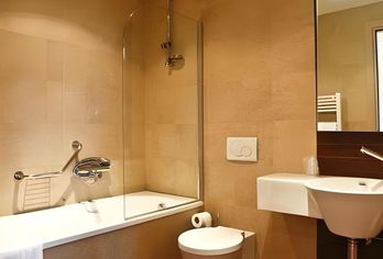 Hotel, Tuscany Inn