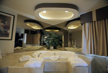 Hotel, Travelodge by Wyndham Kamloops Mountview