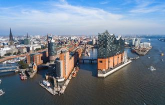 Luftbild vom Ufer auf Hamburg Speicherstadt