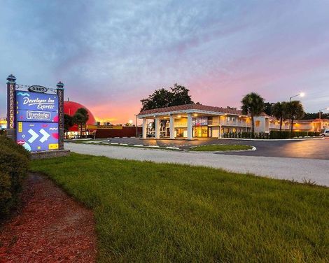 Travelodge by Wyndham Orlando Lake Buena Vista South-0