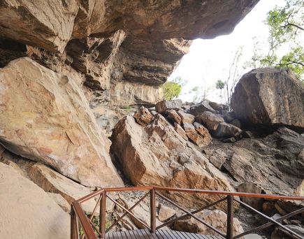 In manchen Höhlen dieser Berge wurden Malereien aus der Steinzeit entdeckt
