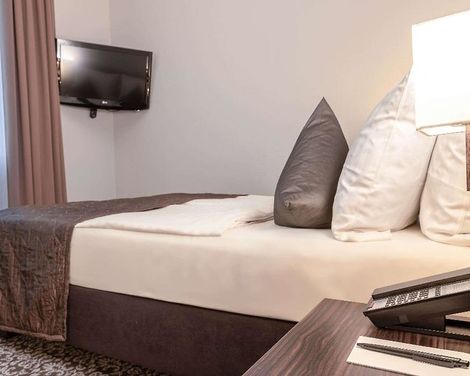 Ramada by Wyndham Frankfurt Central Station-3