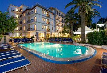 Hotel, Hotel Caravel