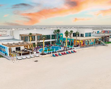 Fuwairit Kite Beach Tapestry Collection by Hilton-1