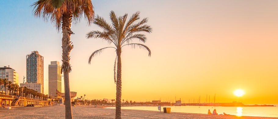 Sonnenuntergang am wunderschönen Strand