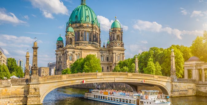 Deutschland Berlin Kathedrale Schiff