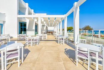 Hotel, Kamari Plus Hotels