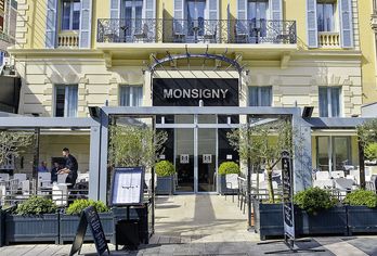 Hotel, Monsigny