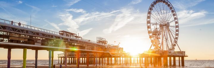 Ein Riesenrand vor einem  Sonnenuntergang 