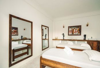 Hotel, Karibu Beach Resort