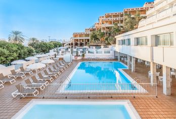 Hotel, Fergus Cactus Garden