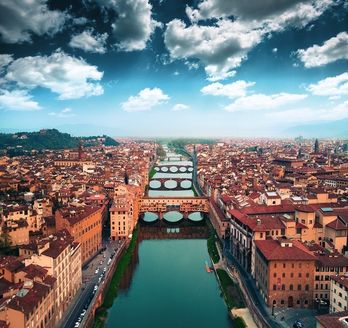Eine Luftaufnahme der Ponte Vecchio in Florenz.