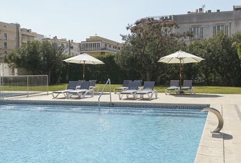 Hotel, Alua Leo