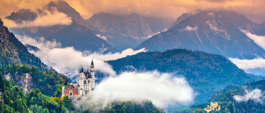 Märchenschloss Neuschwanstein bei Füssen beim Sonnenuntergang