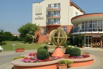 Hotel, The Monarch Hotel