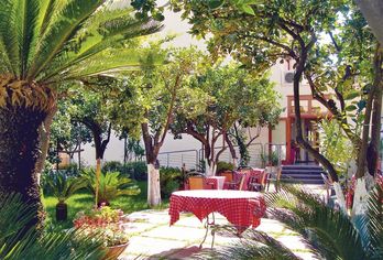 Hotel, Hotel Diana