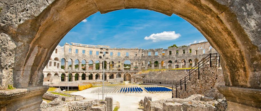 Pula Kroatien Städtereise Urlaub Amphitheater in Pula