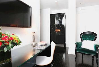 Hotel, Chez Swann