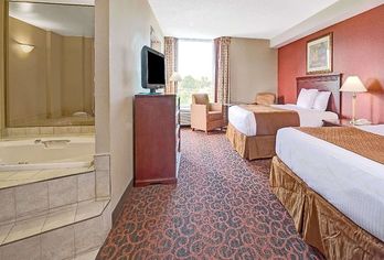 Hotel, Ramada by Wyndham Niagara Falls/Fallsview